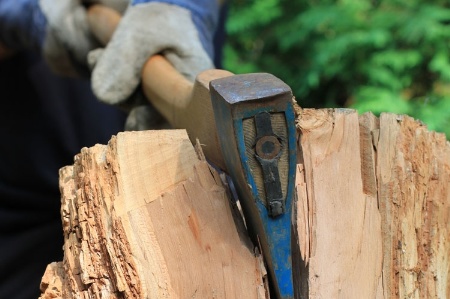 splitting-firewood